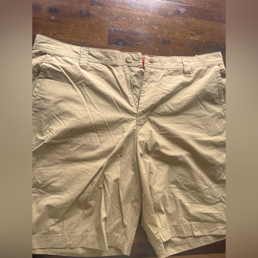 Columbia kaki lightweight shorts